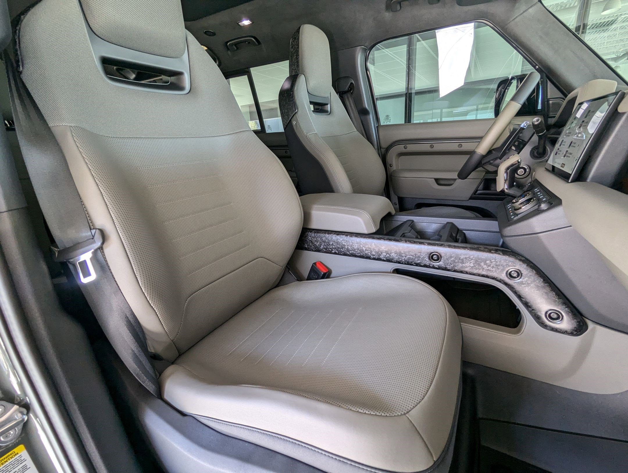 Certified 2025 Land Rover Defender 110 image 24