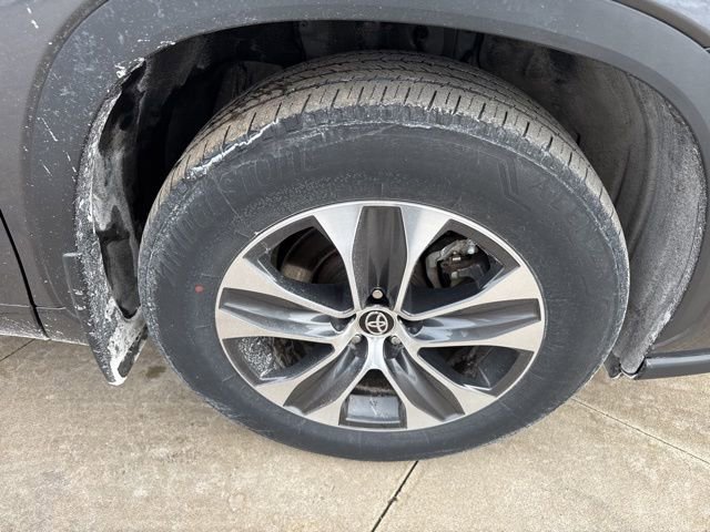 Used 2023 Toyota Highlander XLE image 8