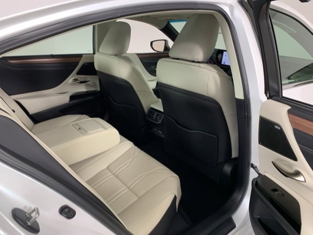 Used 2025 Lexus ES 350 Ultra Luxury w/ Accessory Package (Z2) image 39