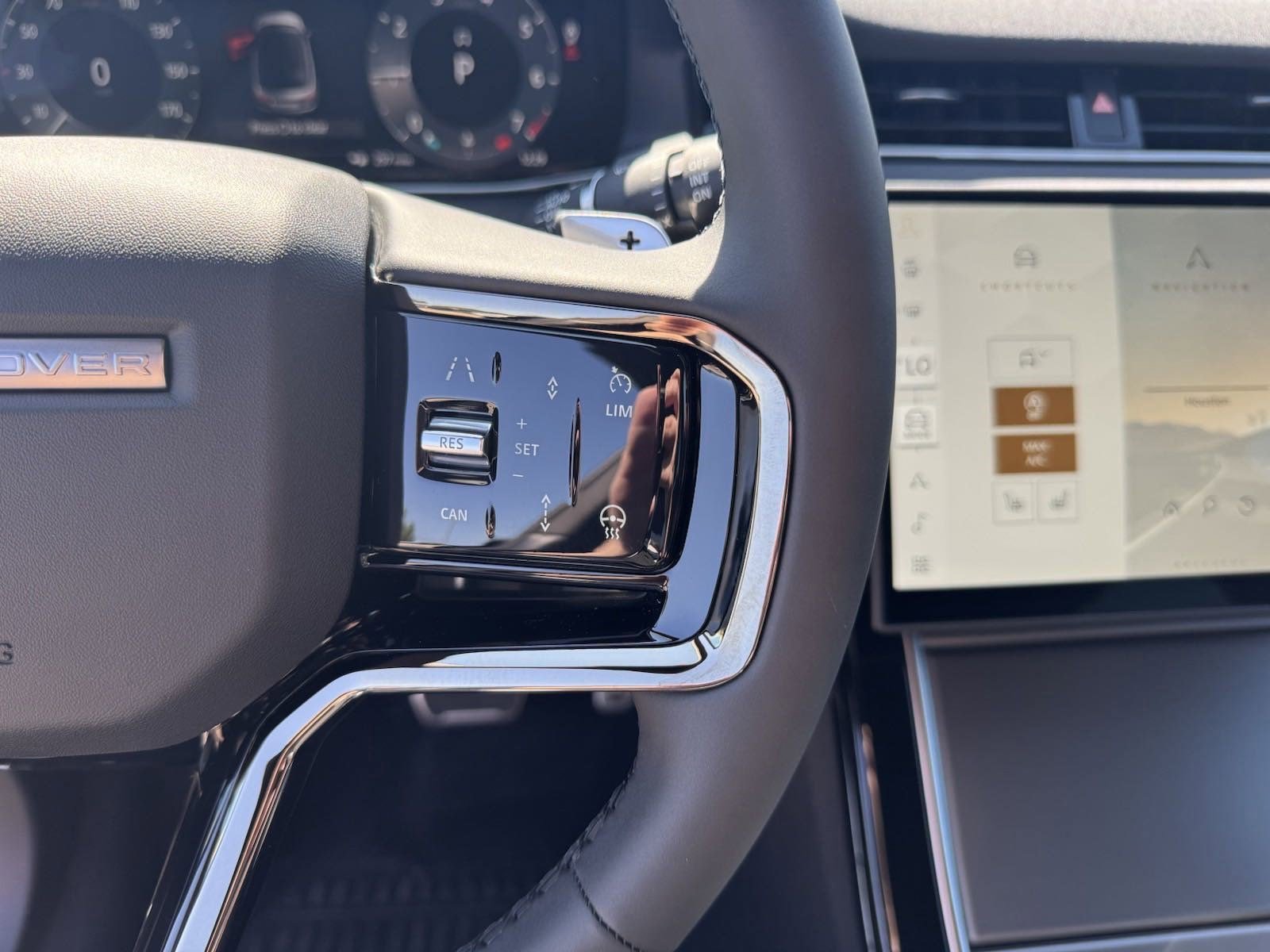 Used 2025 Land Rover Range Rover Evoque Dynamic SE image 21