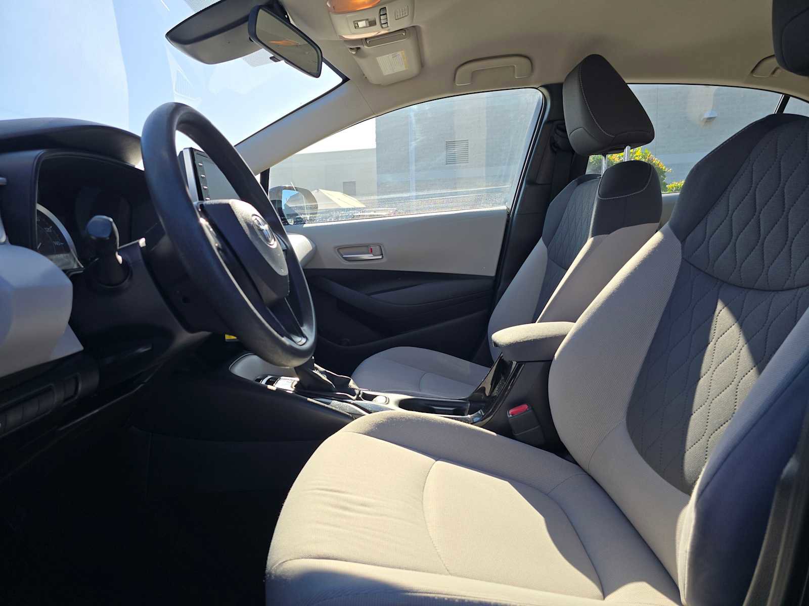 Used 2021 Toyota Corolla LE image 22