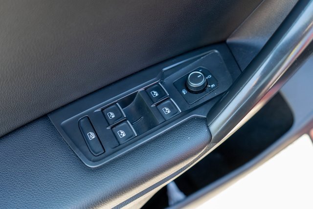 Used 2021 Volkswagen Tiguan SE image 22