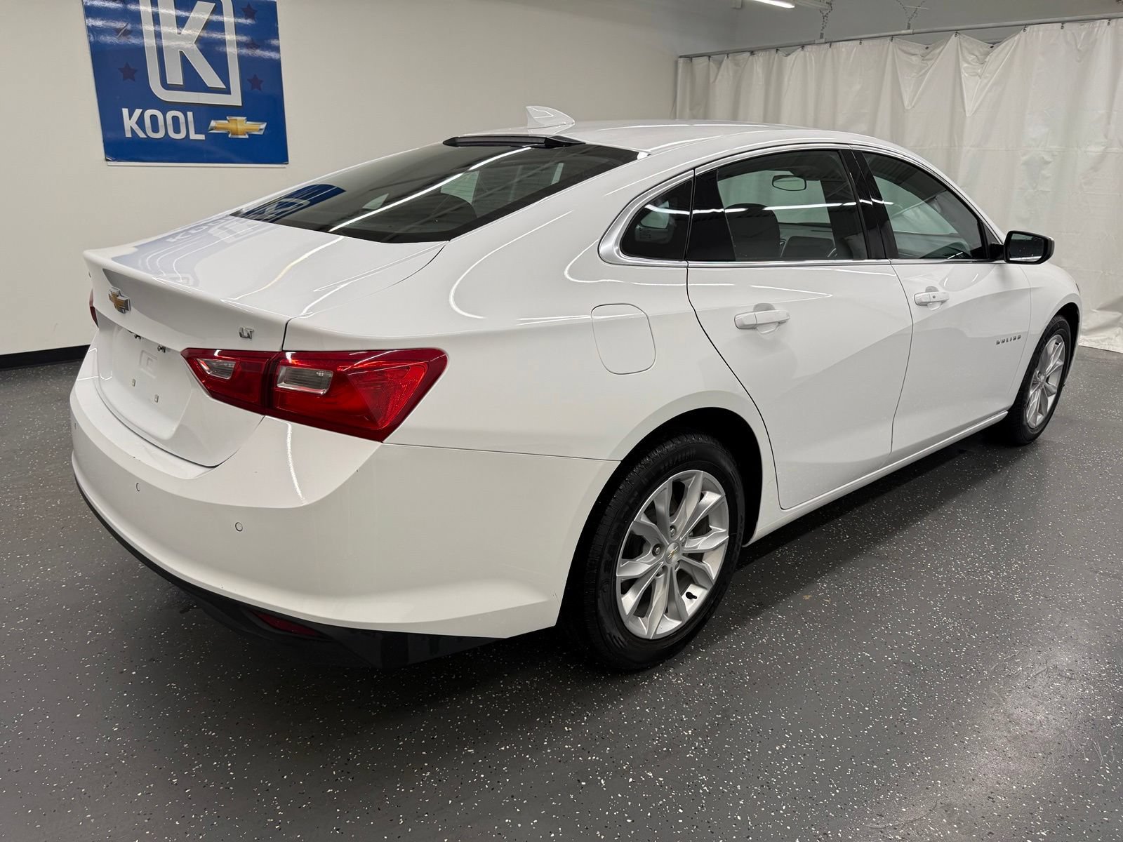 Used 2024 Chevrolet Malibu LT FWD image 2