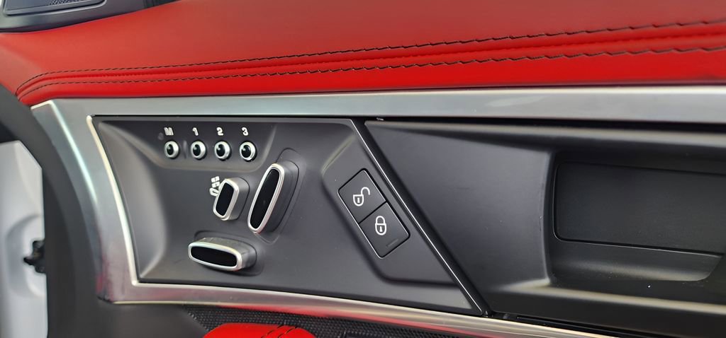 Used 2018 Jaguar F-TYPE R image 18