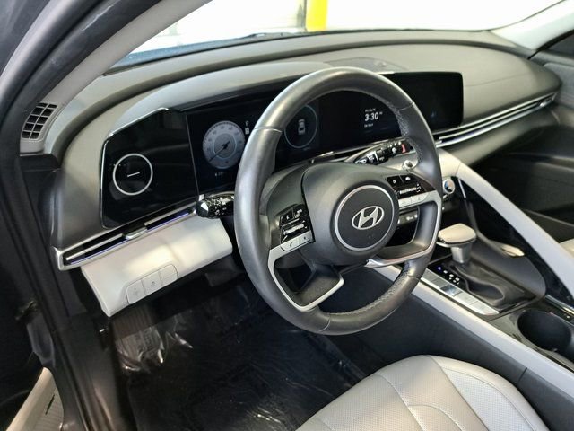 Used 2025 Hyundai Elantra Limited FWD image 8