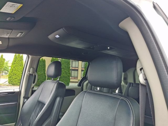 Used 2016 Dodge Grand Caravan SXT FWD image 14