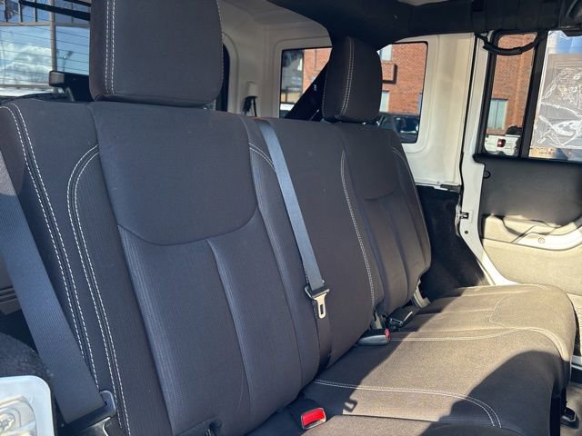 Used 2016 Jeep Wrangler Unlimited Sahara w/ Connectivity Group image 38