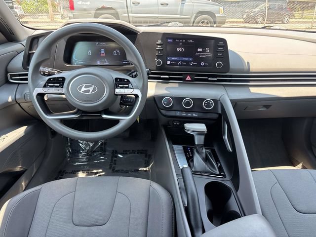 Certified 2024 Hyundai Elantra SE FWD image 11