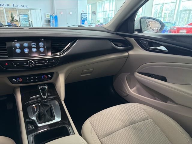 Used 2018 Buick Regal Preferred image 27