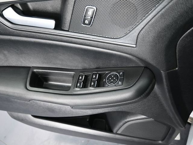 Used 2021 Ford Edge SE image 39