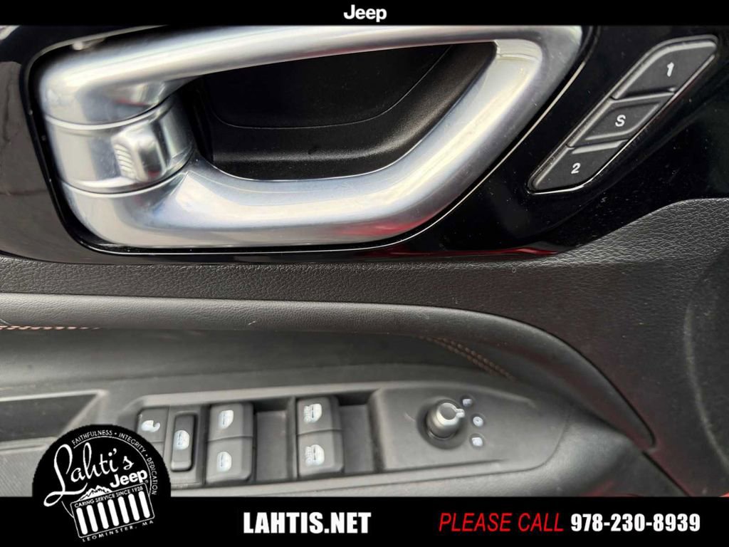 Certified 2022 Jeep Compass Limited w/ (RED) Package image 31