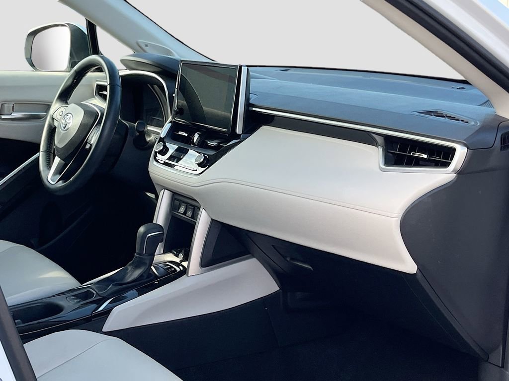 Used 2023 Toyota Corolla Cross XLE w/ Convenience Package AWD/4WD image 31