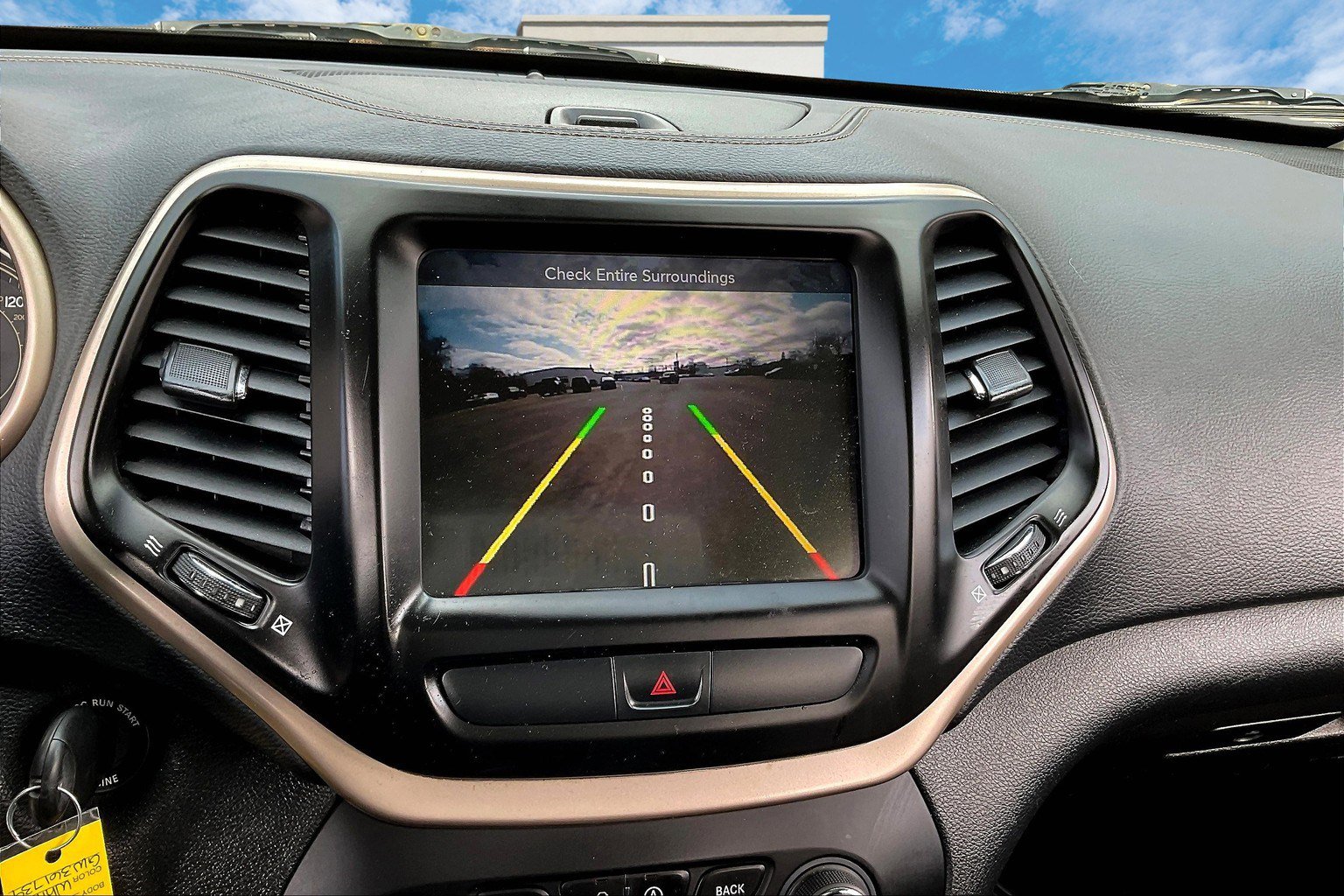 Used 2016 Jeep Cherokee Latitude w/ Cold Weather Group image 19