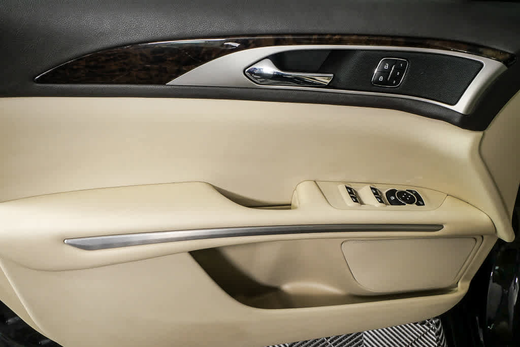 Used 2013 Lincoln MKZ FWD image 11