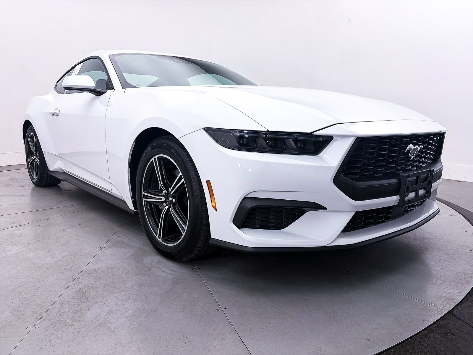 Used 2025 Ford Mustang Premium RWD image 9