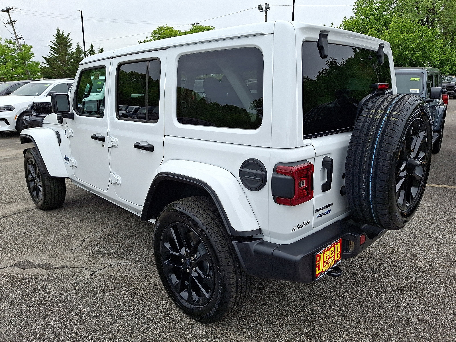 Certified 2025 Jeep Wrangler Unlimited Sahara w/ Safety Group AWD/4WD image 4
