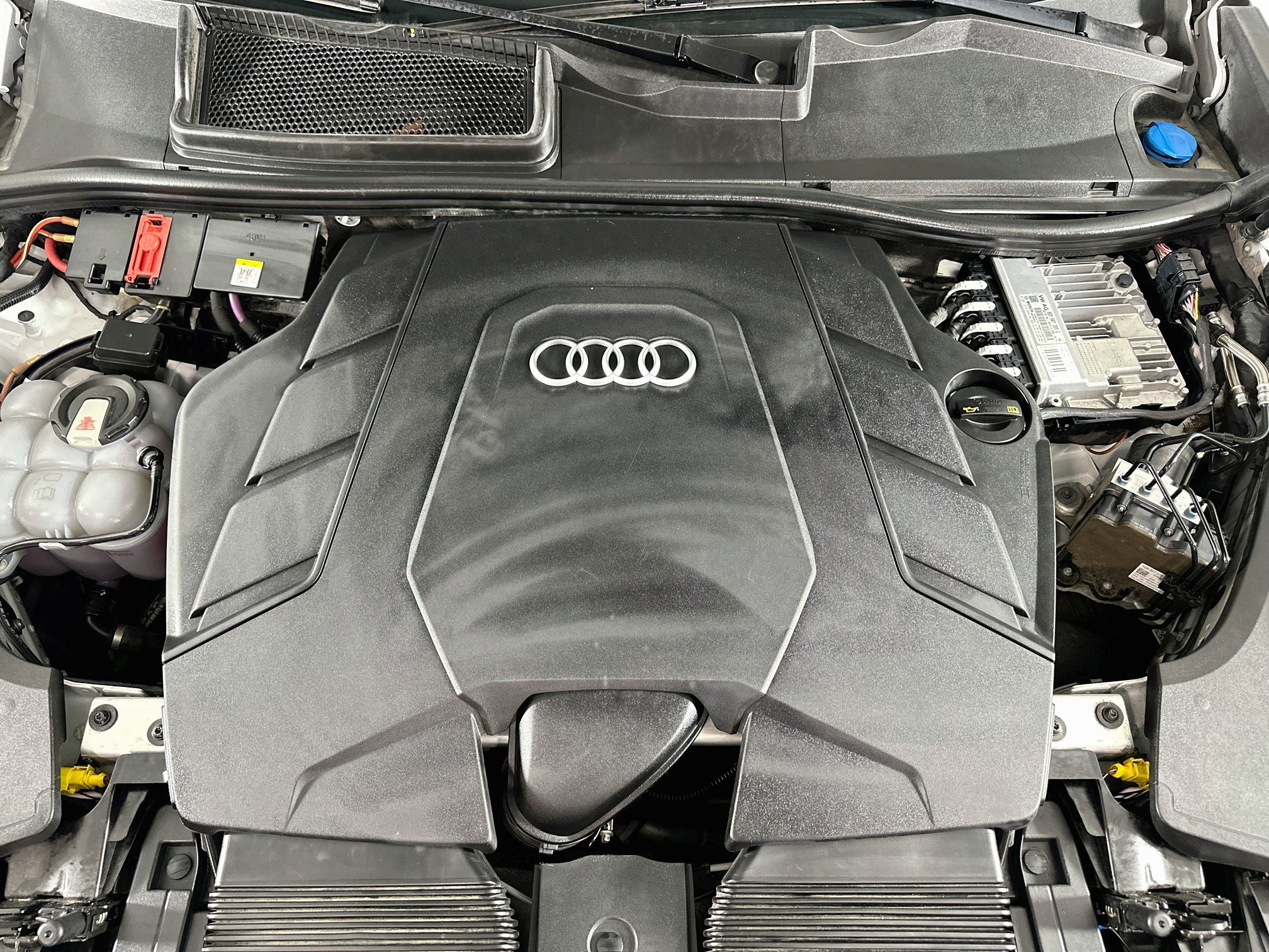 Used 2019 Audi Q8 Premium Plus AWD/4WD image 35