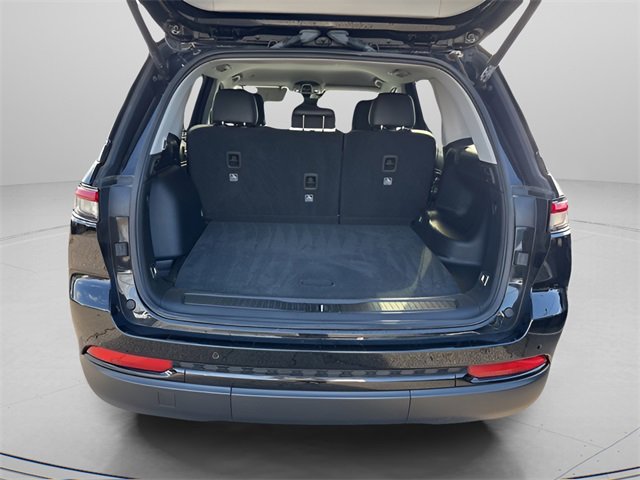 Used 2023 Jeep Grand Cherokee Limited w/ Luxury Tech Group II image 20