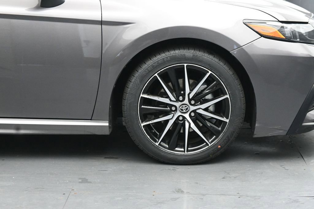 Used 2022 Toyota Camry SE FWD image 11