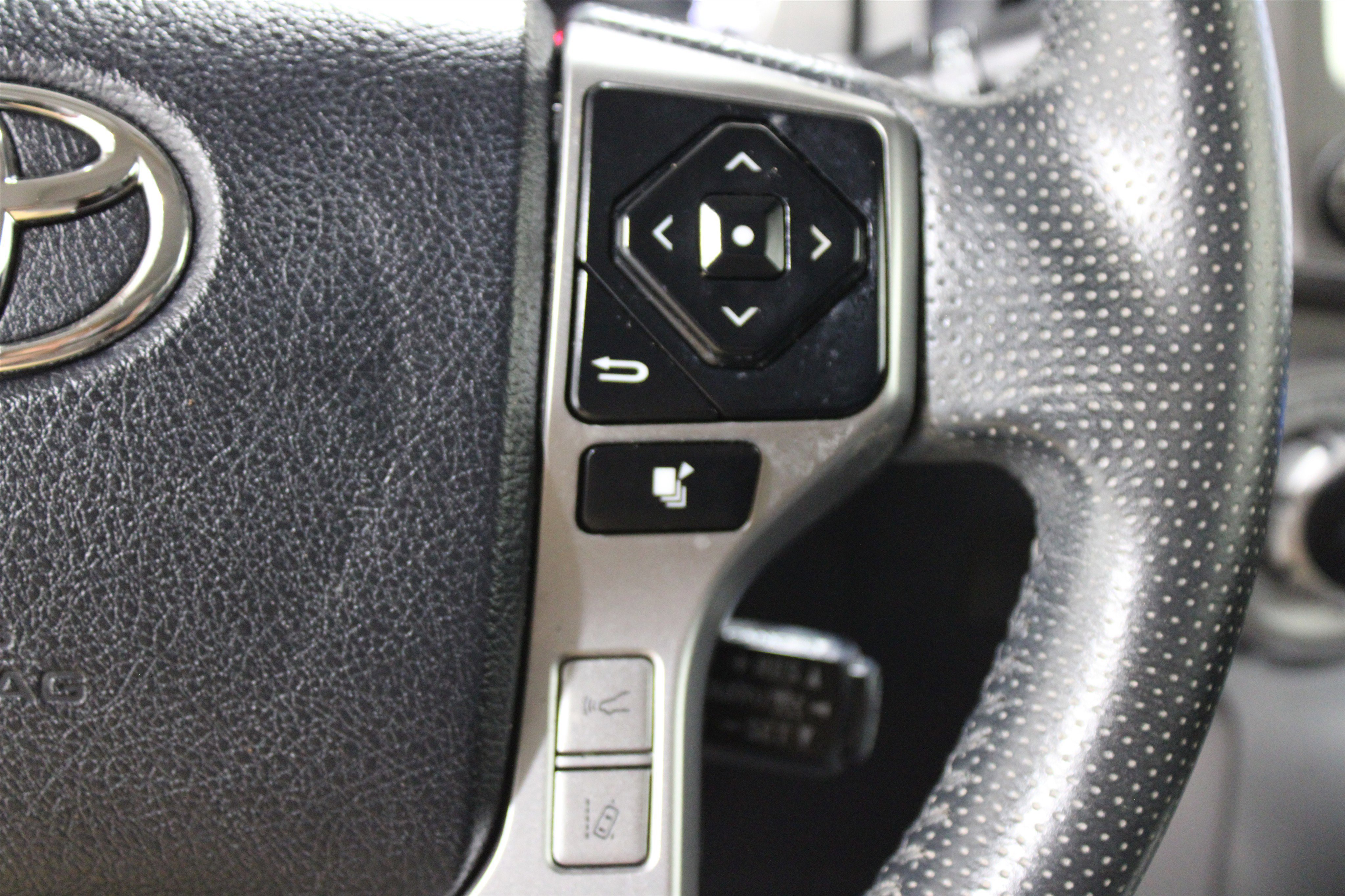 Used 2022 Toyota 4Runner Limited image 10