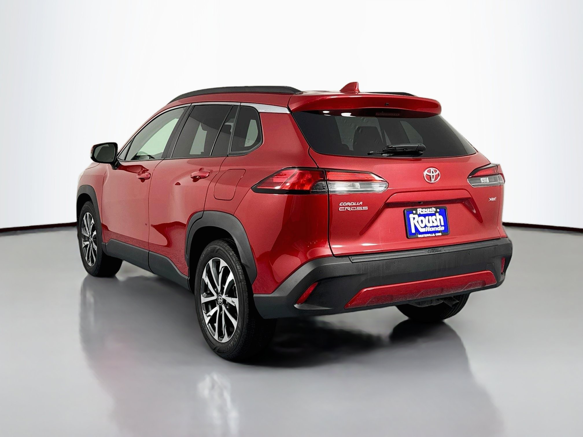 Used 2023 Toyota Corolla Cross XLE w/ Convenience Package FWD image 7