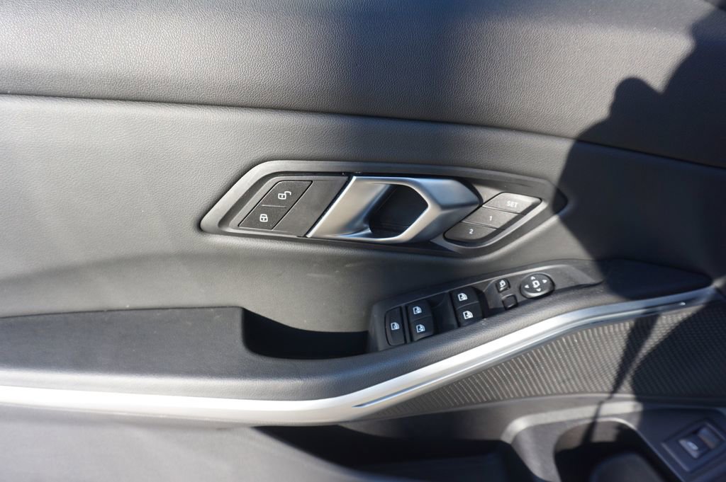 Used 2024 BMW 330i Sedan image 4