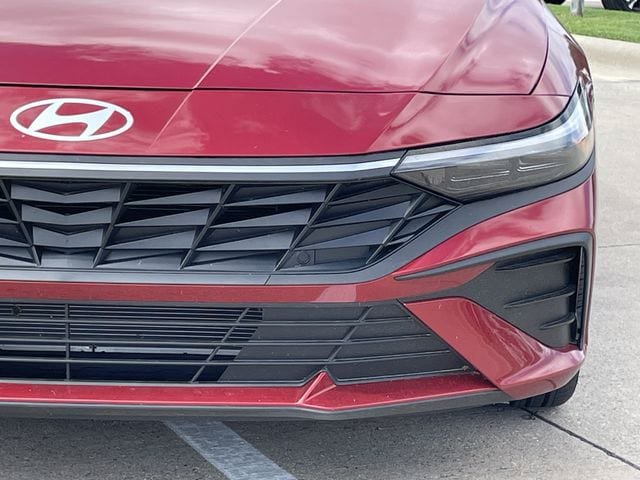 Used 2025 Hyundai Elantra Sport FWD image 7