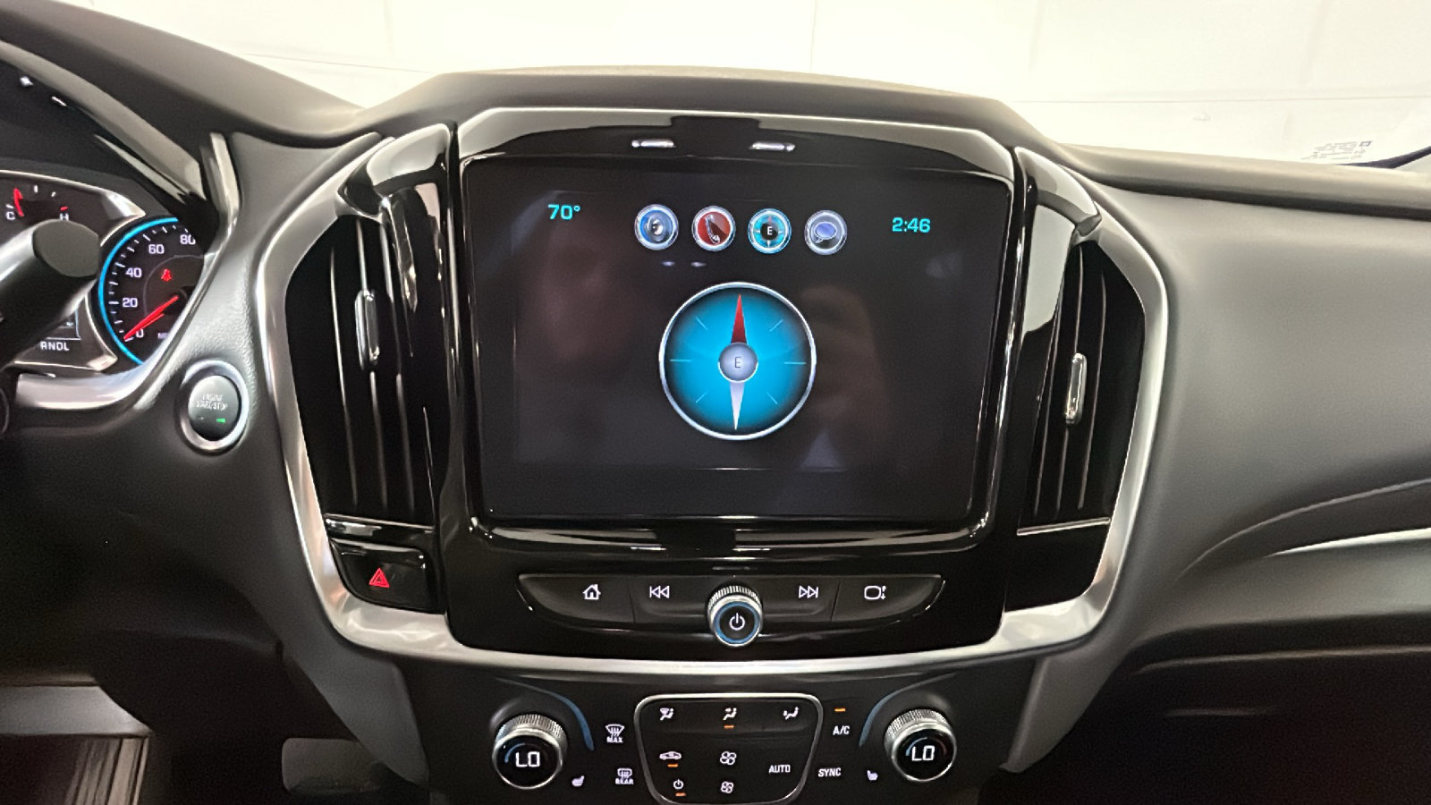Used 2018 Chevrolet Traverse LT FWD image 31