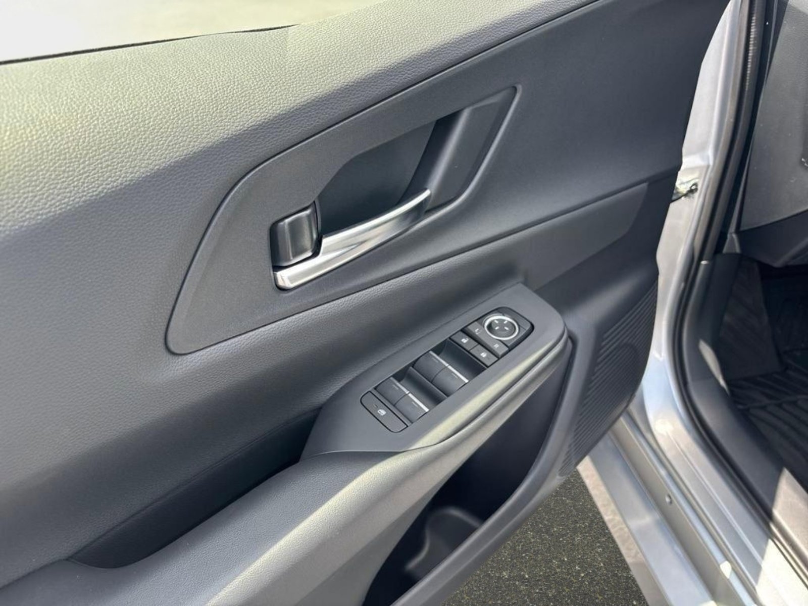 New 2025 Toyota Prius Plug-In Hybrid image 11