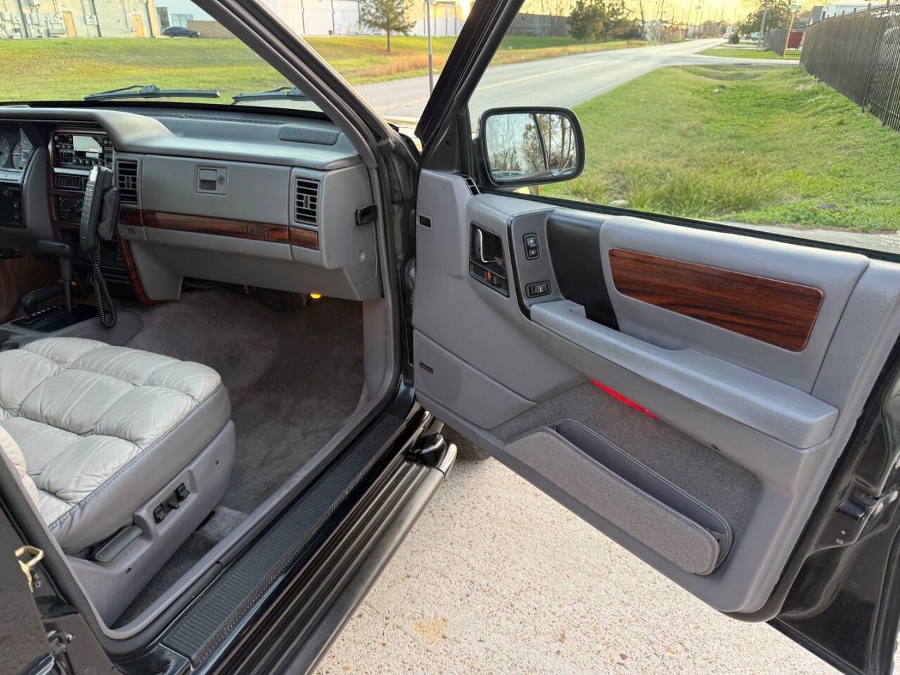 Used 1995 Jeep Grand Cherokee Limited AWD/4WD image 30