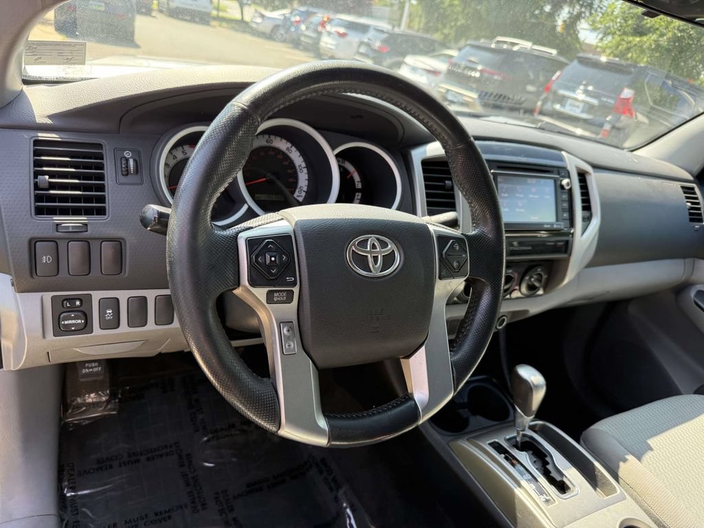 Used 2015 Toyota Tacoma PreRunner w/ SR5 Package RWD image 2