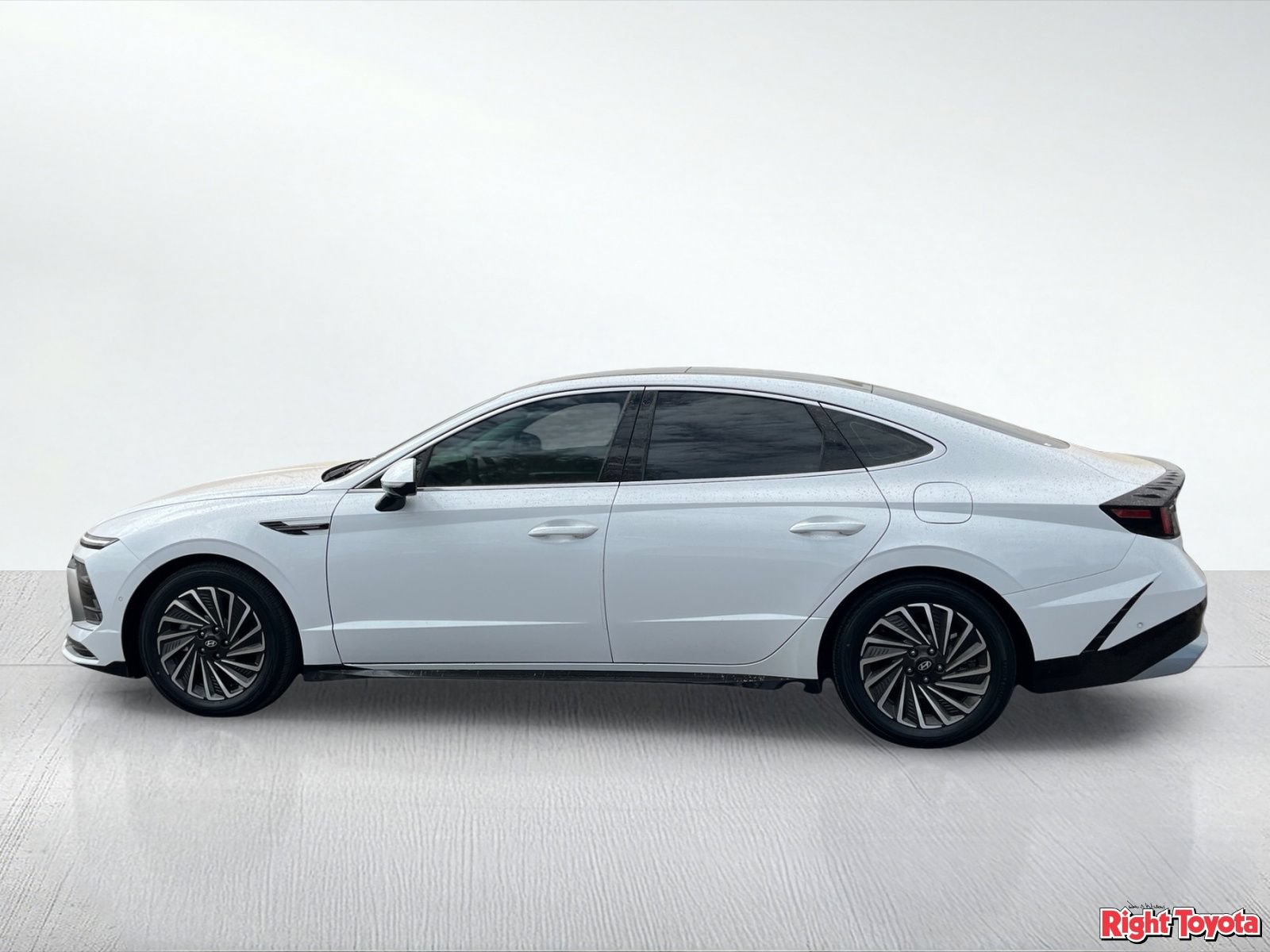 Used 2025 Hyundai Sonata Limited FWD image 3