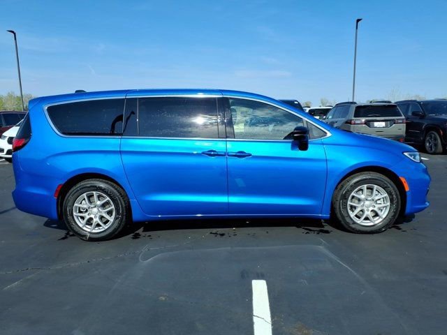New 2026 Chrysler Pacifica Select FWD image 18
