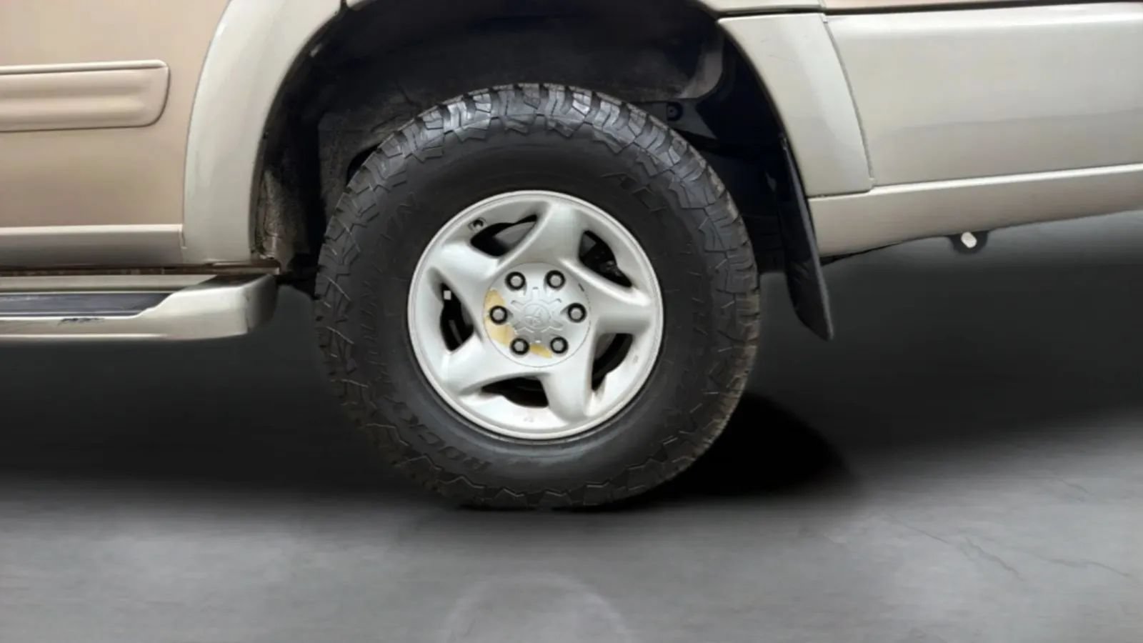 Used 2002 Toyota Sequoia SR5 AWD/4WD image 26