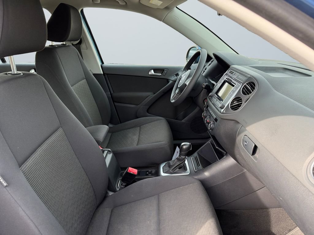 Used 2017 Volkswagen Tiguan Limited w/ Alloy Wheels Package image 15