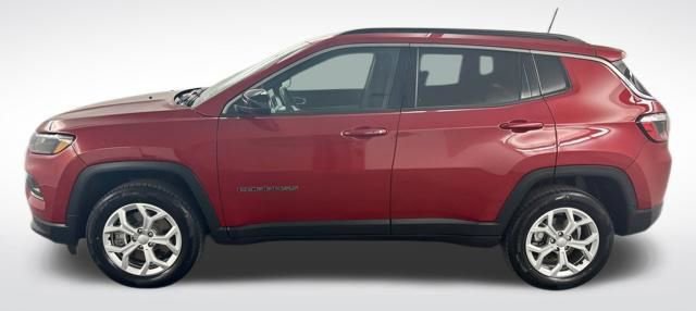 Used 2024 Jeep Compass Latitude image 5