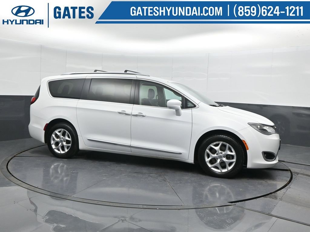 Used 2017 Chrysler Pacifica Touring-L Plus image 1