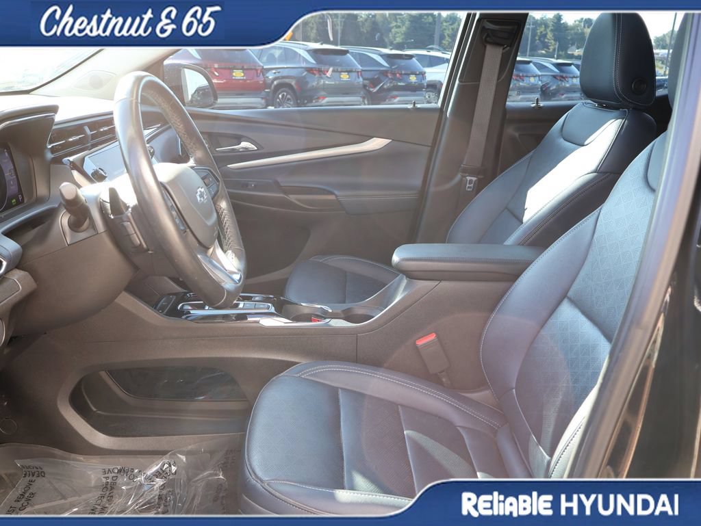 Used 2023 Chevrolet Bolt EUV Premier w/ Sun & Sound Package FWD image 22