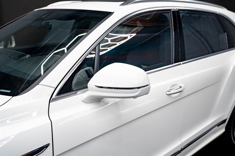 Used 2024 Bentley Bentayga AWD/4WD image 9