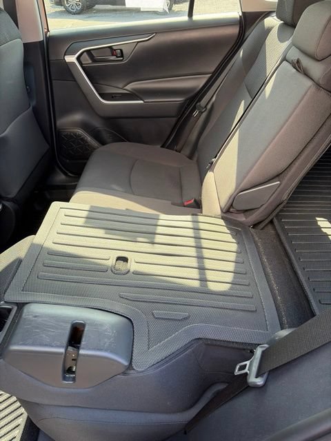 Used 2019 Toyota RAV4 LE AWD/4WD image 15