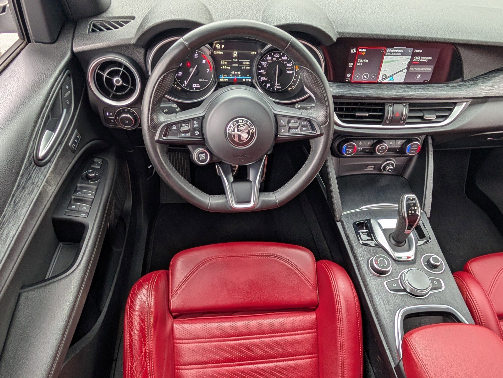 Used 2022 Alfa Romeo Stelvio Sprint image 10