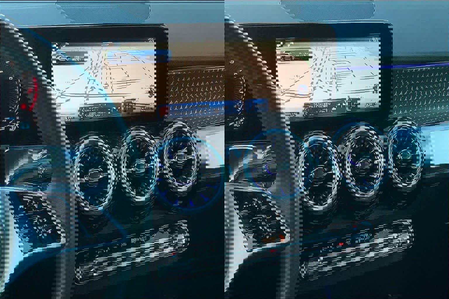 Used 2025 Mercedes-Benz GLB 250 GLB 250 image 6