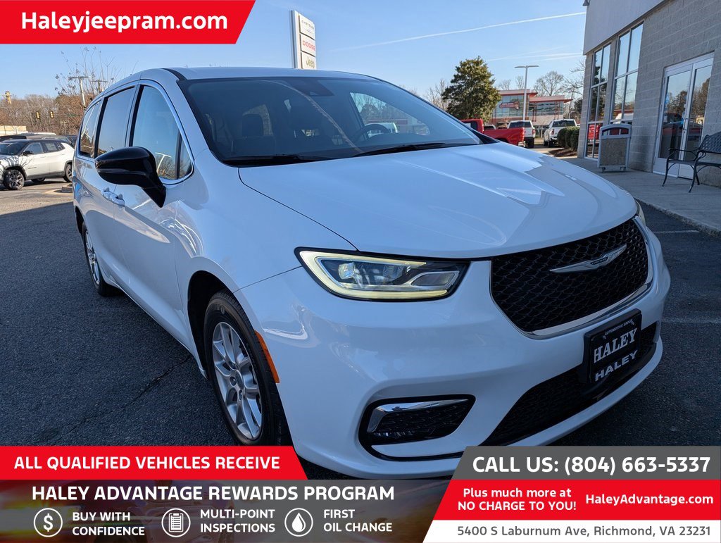 Used 2024 Chrysler Pacifica Touring-L image 1