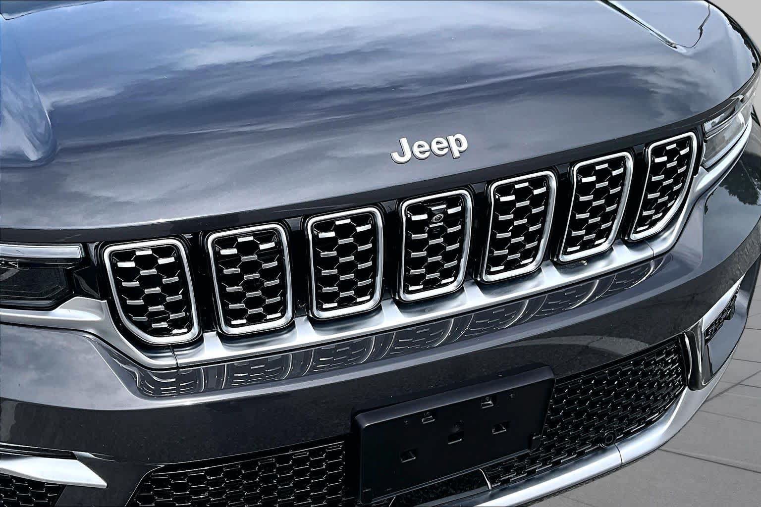 Used 2025 Jeep Grand Cherokee Summit AWD/4WD image 30
