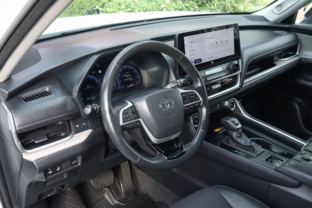 Used 2024 Toyota Grand Highlander Limited image 20