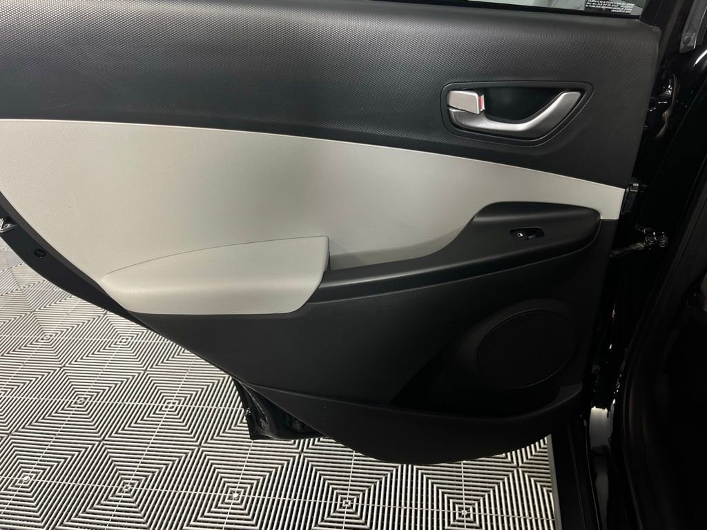 Used 2023 Hyundai Kona SE image 29