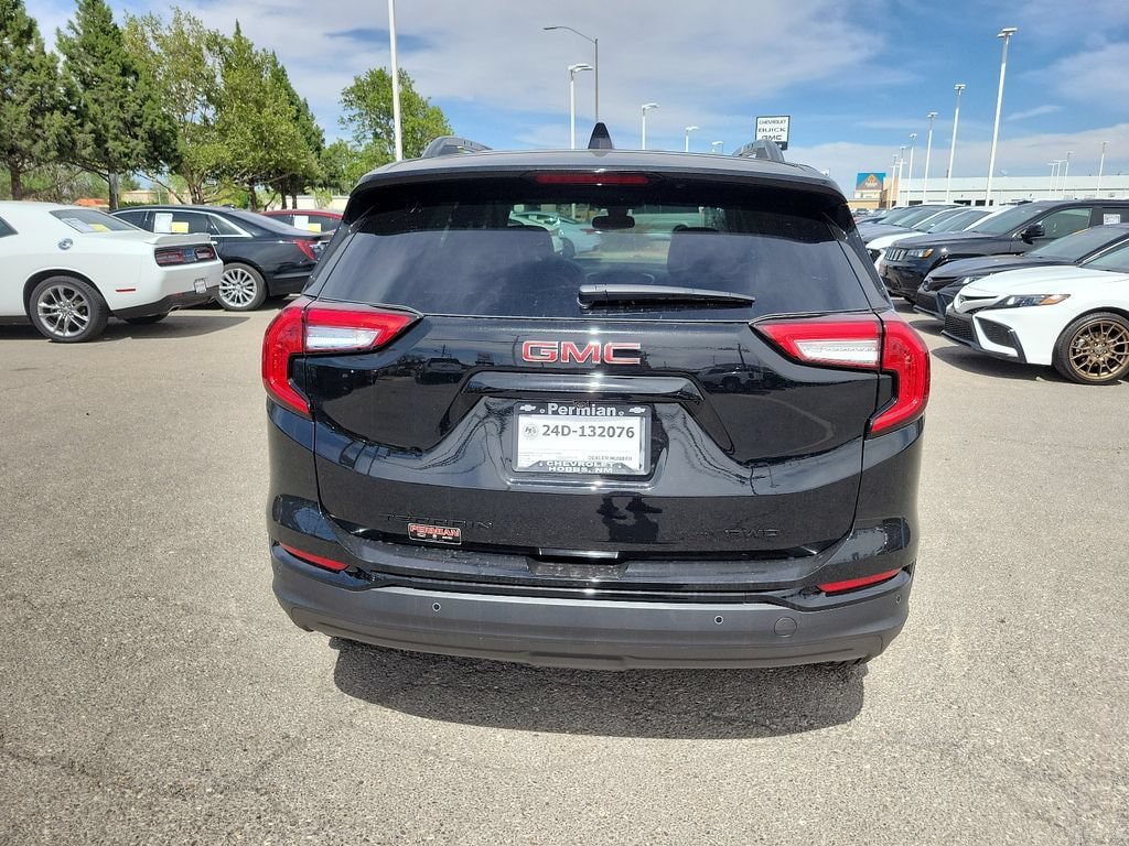 New 2024 GMC Terrain SLT w/ Infotainment Package II AWD/4WD image 11