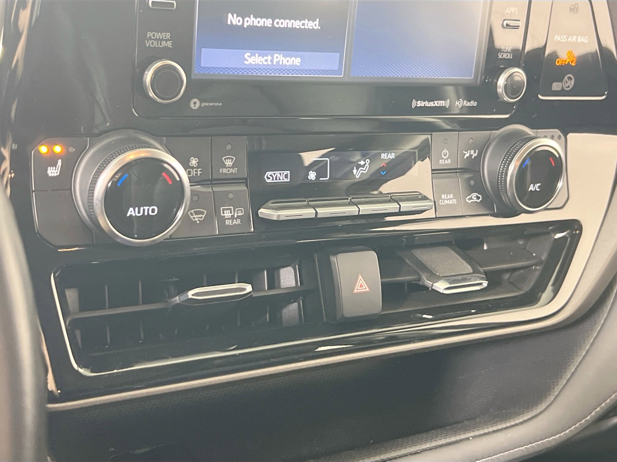 Used 2022 Toyota Highlander XLE image 15