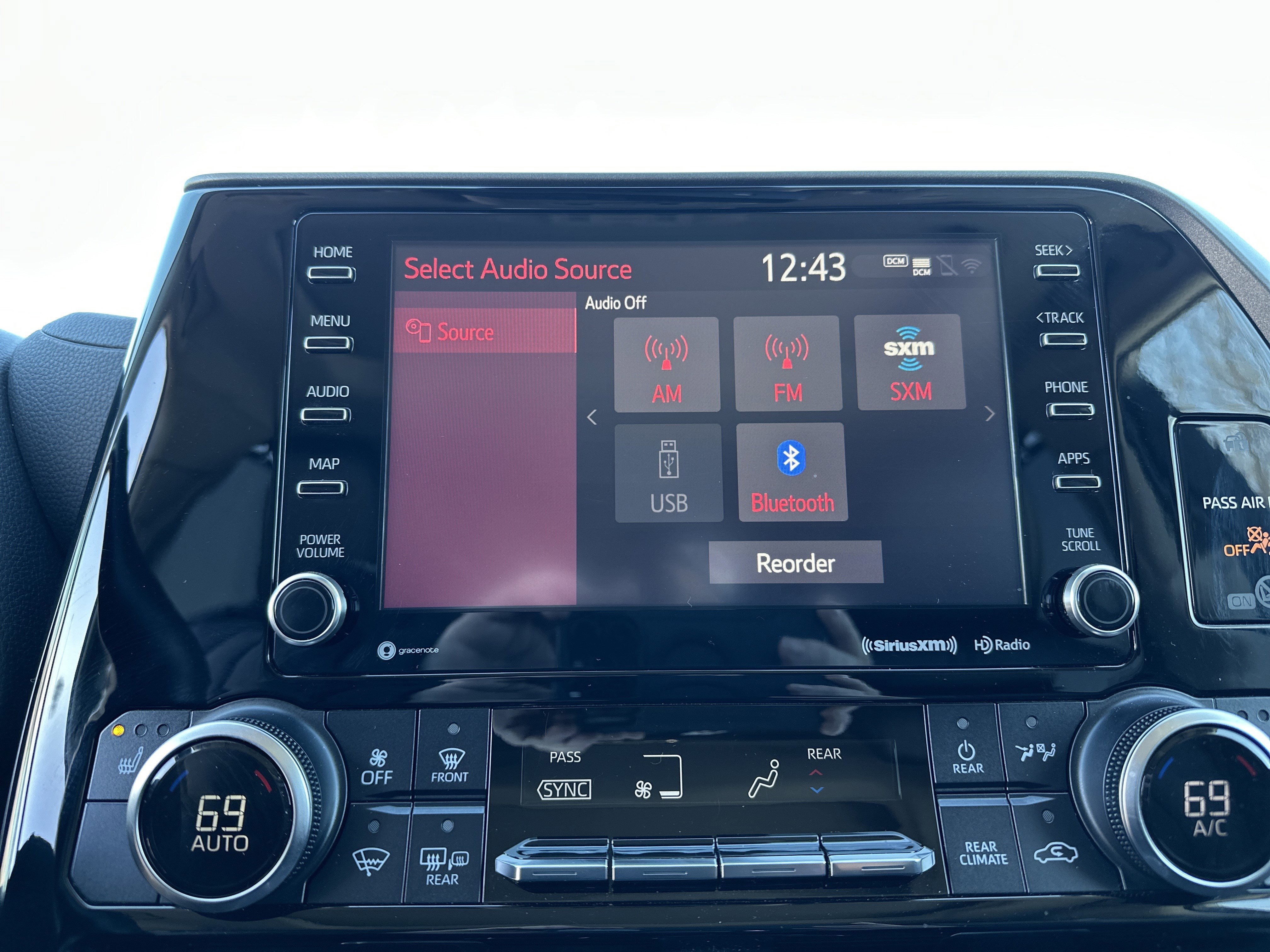 Used 2022 Toyota Highlander XLE image 23