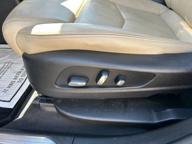 Used 2018 Cadillac XT5 Luxury w/ Driver Awareness Package AWD/4WD image 17
